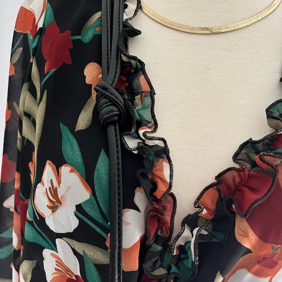 NEW Minimalist Black Vegan Leather Knotted Straps Crossbody Bag Banana Republic - Picture 3 of 4